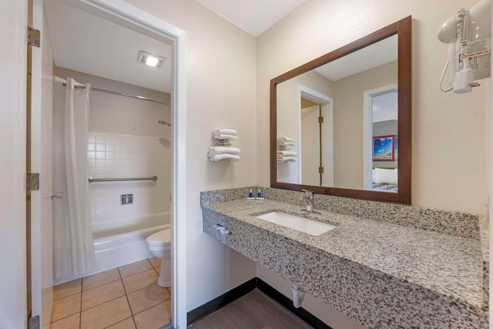 Rodeway Inn Albany Ngoại thất bức ảnh